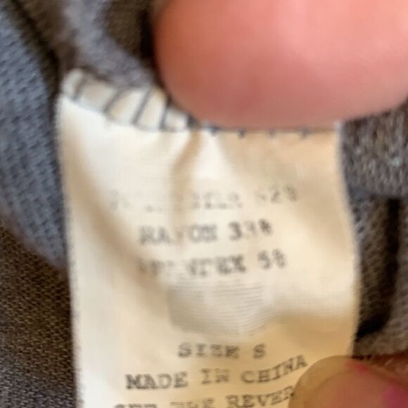 Silvergate Small cardigan w/unique open front gray ruffled/ruched - Picture 4 of 7